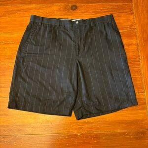 Callaway Mens Size 40 Black Pinstripe Golf Shorts